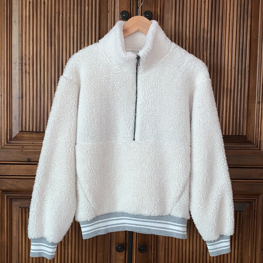AEO✨Cream/Light Gray 1/4 Zip Sherpa Size S